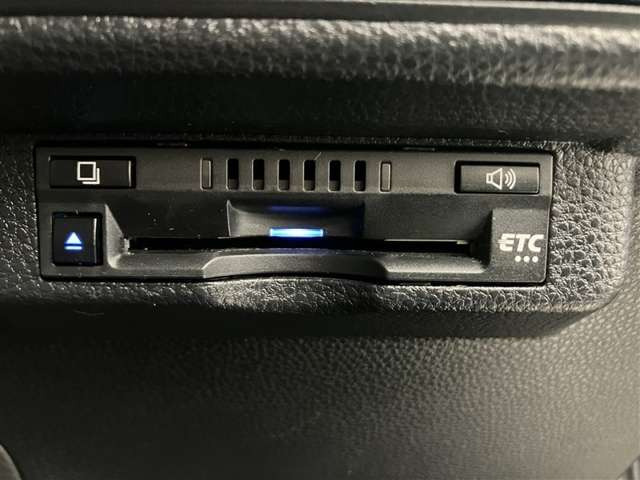 カローラツーリング1.8 ハイブリッド W×B