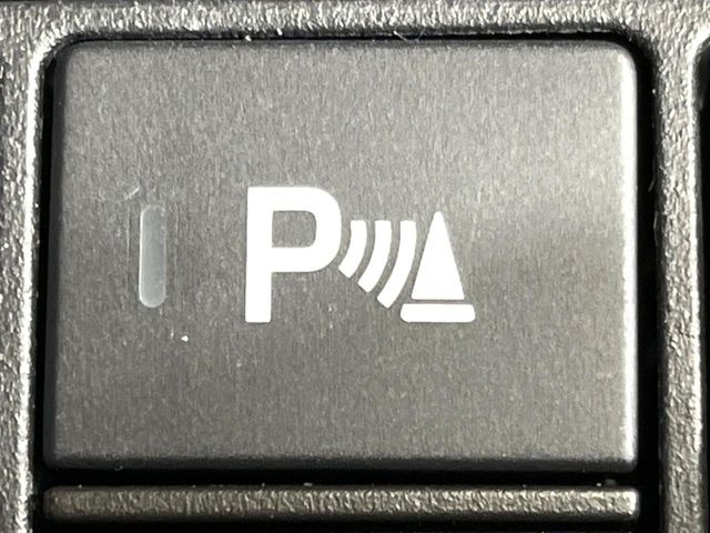 【コーナーセンサー】バンパーに付いたセンサーが障害物を検知!一定の距離に近づくとアラートで教えてくれます♪狭い駐車スペースや車庫入れ時も安心ですね☆