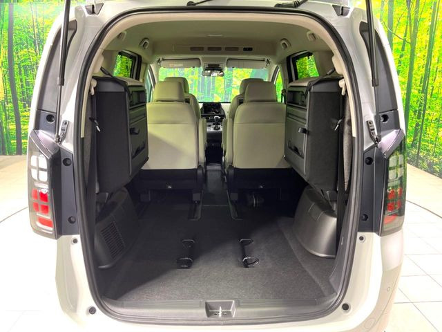 普段のお買い物や通勤、送迎等に十分な荷室スペースを確保しております。