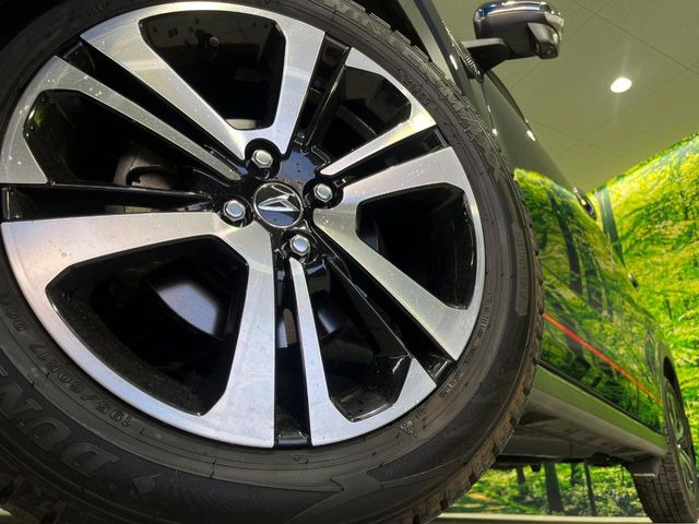 �y����17�C���`�A���~�z�C�[���z�O�ςɃ}�b�`���������A���~�z�C�[���𑕒����Ă���܂��B�e��ЊO�A���~�z�C�[����A�X�^�b�h���X�^�C�����戵�����Ă���܂��B���񂲑��k����������