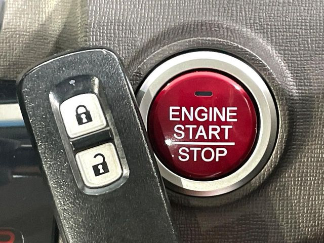 �yHonda�X�}�[�g�L�[�z�J�o����|�P�b�g�ɓ��ꂽ�܂܂ł��h�A�̎{���E�������\�ȃX�}�[�g�L�[�𑕔��B�G���W���̃I���E�I�t�����J�M�����o���K�v����������Ƃ��Ă��֗��ł���