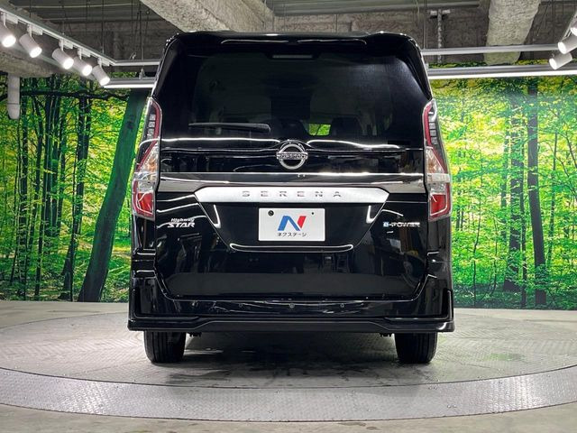 安心の最長10年・走行無制限保証(有償)をご用意。保証内容も充実はもちろん、無料点検&オイル交換や、年中無休の全国・24時間ロードサービスも付帯されておりますのでご安心下さい。