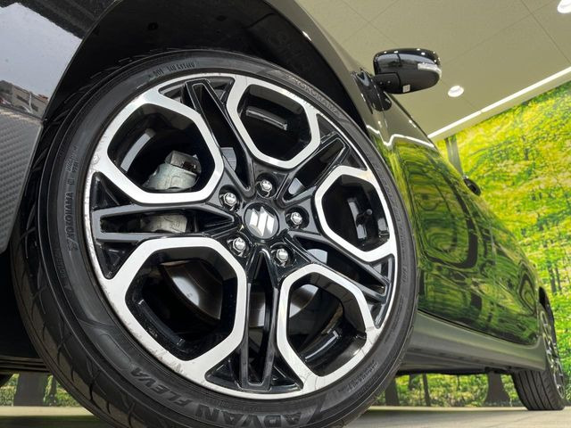 【純正17インチアルミホイール】外観にマッチした純正アルミホイールを装着しております。各種社外アルミホイールや、スタッドレスタイヤも取扱いしております。是非ご相談ください♪