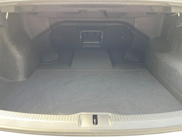 後席を格納すると、これだけの広さが!シーンに合わせたシートアレンジで、大きな荷物も積むことが出来ます♪