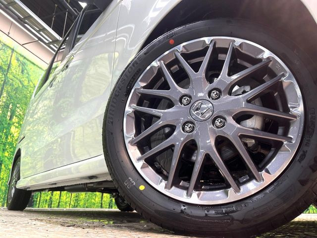 �y����15�C���`�A���~�z�C�[���z�O�ςɃ}�b�`���������A���~�z�C�[���𑕒����Ă���܂��B�e��ЊO�A���~�z�C�[����A�X�^�b�h���X�^�C�����戵�����Ă���܂��B���񂲑��k����������