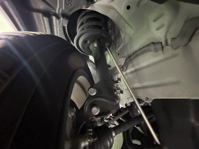 お車を安心してお乗りいただく為には、足回りの定期点検が欠かせません。サービスサポート(有償保証)では無料点検もご提供しており、安心のカーライフをお過ごしいただけるサポート体制が整っています。