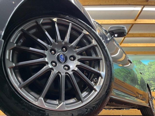 �y����18�C���`�A���~�z�C�[���z�O�ςɃ}�b�`���������A���~�z�C�[���𑕒����Ă���܂��B�e��ЊO�A���~�z�C�[����A�X�^�b�h���X�^�C�����戵�����Ă���܂��B���񂲑��k����������