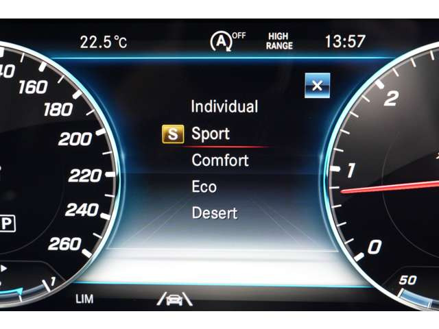 ���[�h�ύX���\�ŁA�X�|�[�c���[�h�ł͕ʐ��E��̊��ł��܂��B