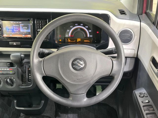 ステアリングも使用感が少なく、きれいな状態となっております♪