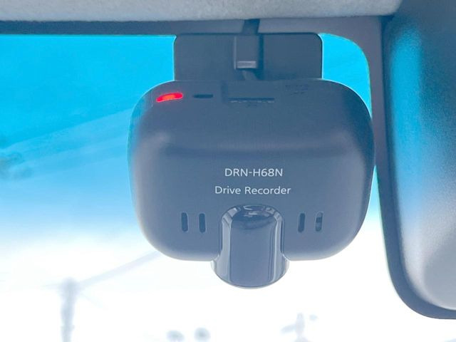 【ドライブレコーダー】ドライブレコーダー装備!走行中はもちろん、あおり運転や事故に遭遇した際、映像で記録し、万一のリスクに備えます。※記録用SDカードはお客様ご自身でご準備いただく必要があります。