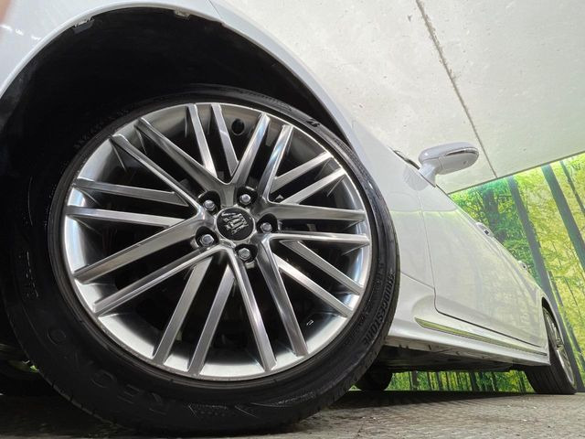 �y����18�C���`�A���~�z�C�[���z�O�ςɃ}�b�`���������A���~�z�C�[���𑕒����Ă���܂��B�e��ЊO�A���~�z�C�[����A�X�^�b�h���X�^�C�����戵�����Ă���܂��B���񂲑��k����������