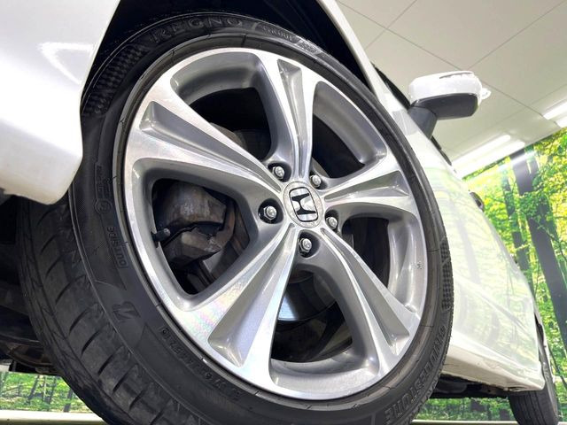 �y�O���[�h��p����18�C���`�A���~�z�C�[���z�f�U�C�����̍��������A���~�z�C�[���𑕒����Ă���܂��B�e��ЊO�A���~�z�C�[����A�X�^�b�h���X�^�C�����戵�����Ă���܂��B���񂲑��k����������