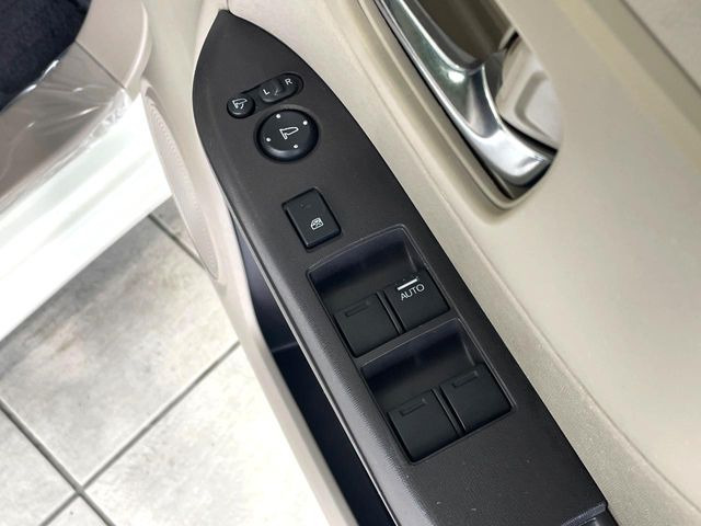 �y�d���i�[�~���[�z�T�C�h�~���[�͓d���i�[���ƂȂ��Ă���A�������ԏ�ł��L�Y�������X�N��}�����܂��B