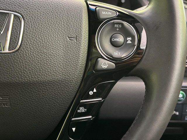 【アダプティブクルーズコントロール】高速道路での長距離走行が楽に!!自動で速度を保つクルーズコントロールが、衝突軽減システムと連携し、前方の車両を感知して車間を保つように速度調節してくれます!!