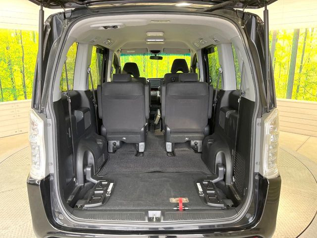 ���i�̂���������ʋ΁A���}���ɏ\���ȉ׎��X�y�[�X���m�ۂ��Ă���܂��B�Z�J���h�V�[�g��|���ƁA�傫�ȉו��̐ύڂ��\�ł���