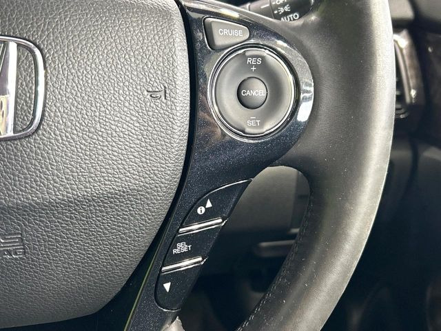【クルーズコントロール】高速道路もラクラク走行。アクセルを離しても一定速度で走行ができ、長距離運転時の負担を軽減!加速・減速も簡単なスイッチ操作で調整できます。