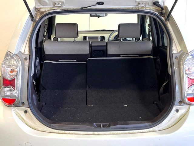 後席を格納すると、これだけの広さが!シーンに合わせたシートアレンジで、大きな荷物も積むことが出来ます♪