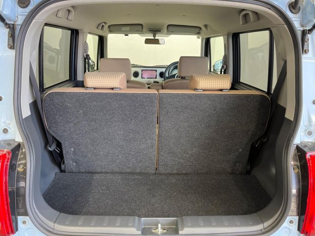 ���i�̂���������ʋ΁A���}���ɏ\���ȉ׎��X�y�[�X���m�ۂ��Ă���܂��B�Z�J���h�V�[�g��|���ƁA�傫�ȉו��̐ύڂ��\�ł���