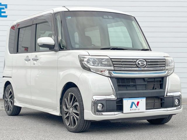 高透明度のガラス皮膜で撥水はもちろん、上質なツヤ・光沢を実現。紫外線や酸性雨から大切な愛車を保護し、色あせ・劣化を防止。「弾スプラッシュコート」、「弾プリミッサコート」からお選びいただけます。