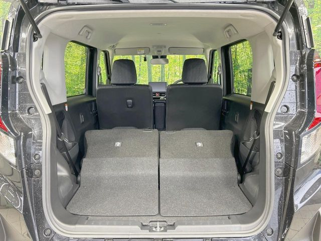 ���i�̂���������ʋ΁A���}���ɏ\���ȉ׎��X�y�[�X���m�ۂ��Ă���܂��B�Z�J���h�V�[�g��|���ƁA�傫�ȉו��̐ύڂ��\�ł���