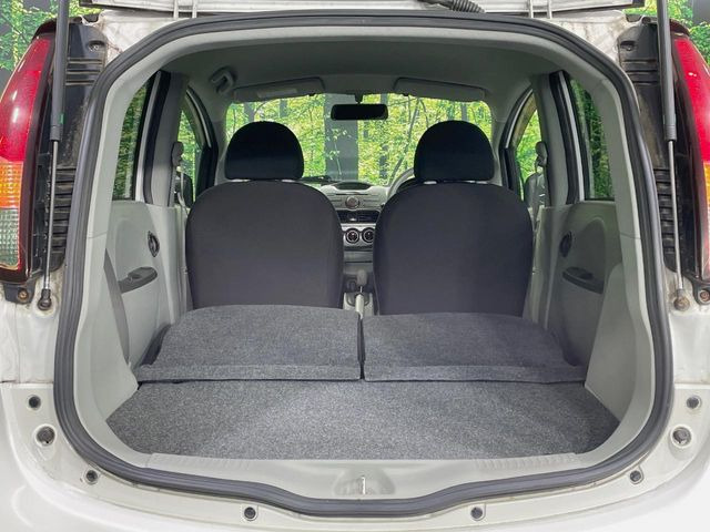 ���i�̂���������ʋ΁A���}���ɏ\���ȉ׎��X�y�[�X���m�ۂ��Ă���܂��B�Z�J���h�V�[�g��|���ƁA�傫�ȉו��̐ύڂ��\�ł���