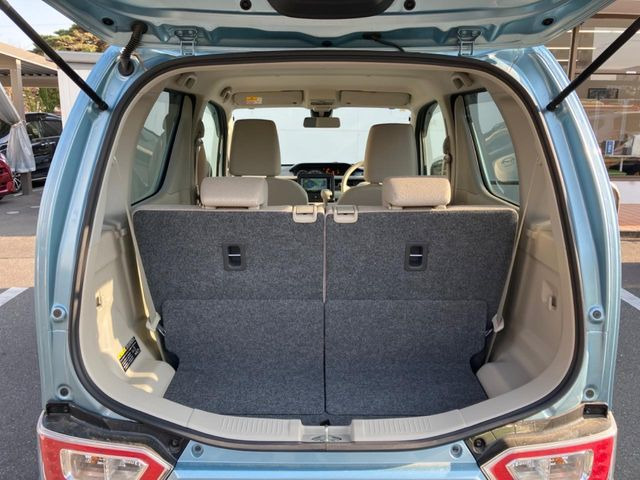 ���i�̂���������ʋ΁A���}���ɏ\���ȉ׎��X�y�[�X���m�ۂ��Ă���܂��B�Z�J���h�V�[�g��|���ƁA�傫�ȉו��̐ύڂ��\�ł���