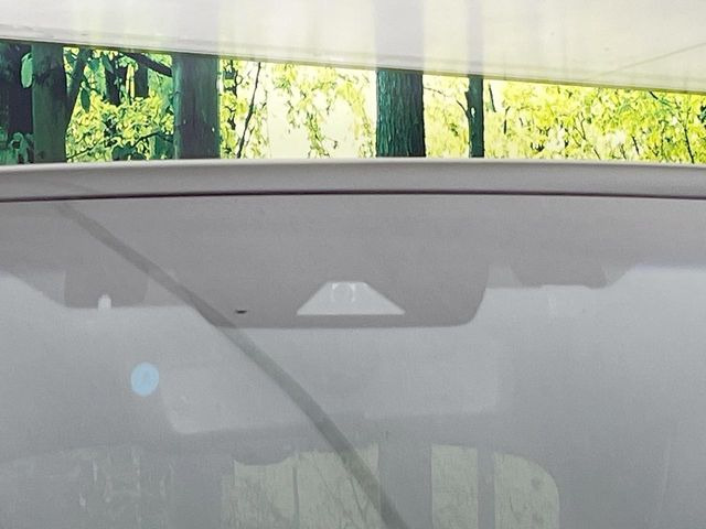 �y�g���^�Z�[�t�e�B�Z���X�z���s���ɑO���̎ԗ�����F�����A�Փ˂������Ȏ��͌x��ƃu���[�L�ŏՓˉ���Ɣ�Q�y�����A�V�X�g�B�����S�Ƀh���C�u�����y���݂��������܂��B