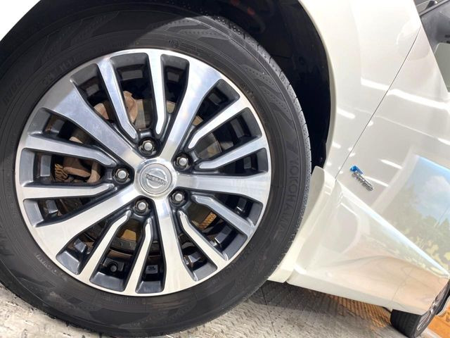 �y����16�C���`�A���~�z�C�[���z�O�ςɃ}�b�`���������A���~�z�C�[���𑕒����Ă���܂��B�e��ЊO�A���~�z�C�[����A�X�^�b�h���X�^�C�����戵�����Ă���܂��B���񂲑��k����������