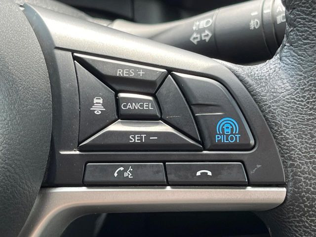 【プロパイロット】高速道路での長距離走行が楽に!!渋滞時と巡回走行のシーンで、アクセル・ブレーキ・ステアリングを自動で制御し、長距離運転の負担を軽減してくれます♪