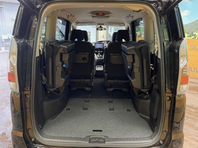 ���i�̂���������ʋ΁A���}���ɏ\���ȉ׎��X�y�[�X���m�ۂ��Ă���܂��B�T�[�h�V�[�g��|���ƁA�傫�ȉו��̐ύڂ��\�ł���