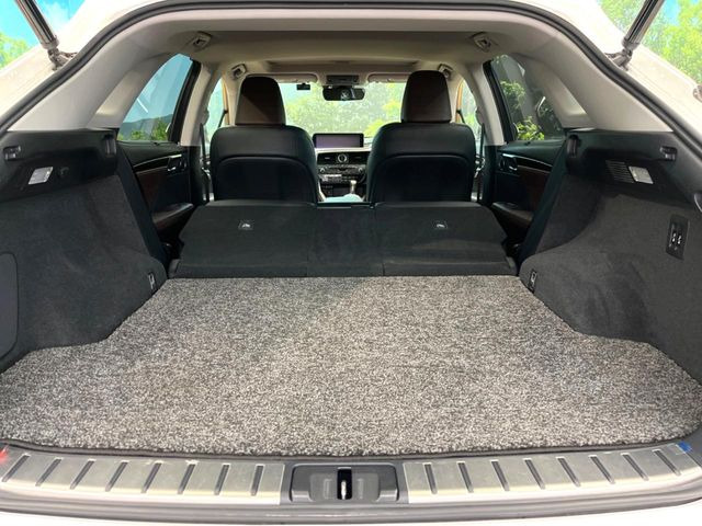 ���i�̂���������ʋ΁A���}���ɏ\���ȉ׎��X�y�[�X���m�ۂ��Ă���܂��B�Z�J���h�V�[�g��|���ƁA�傫�ȉו��̐ύڂ��\�ł���