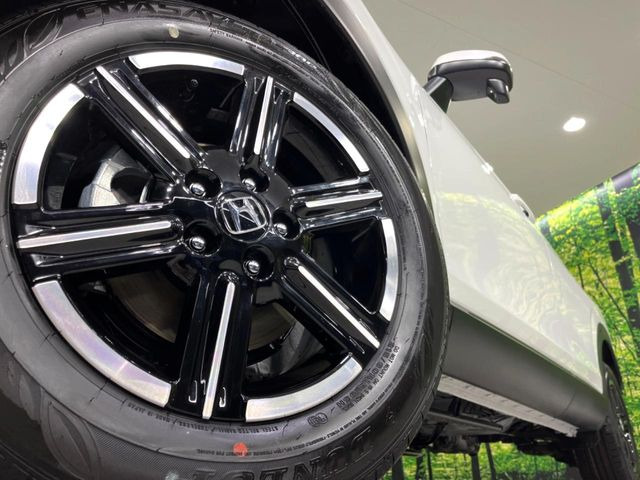 【純正16インチアルミホイール】外観にマッチした純正アルミホイールを装着しております。各種社外アルミホイールや、スタッドレスタイヤも取扱いしております。是非ご相談ください♪