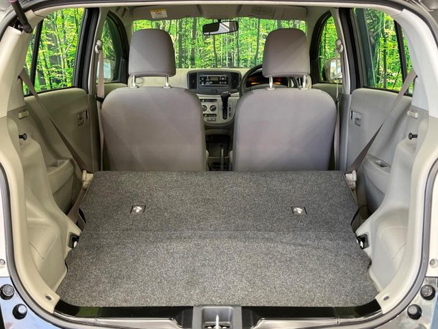 ���i�̂���������ʋ΁A���}���ɏ\���ȉ׎��X�y�[�X���m�ۂ��Ă���܂��B�Z�J���h�V�[�g��|���ƁA�傫�ȉו��̐ύڂ��\�ł���