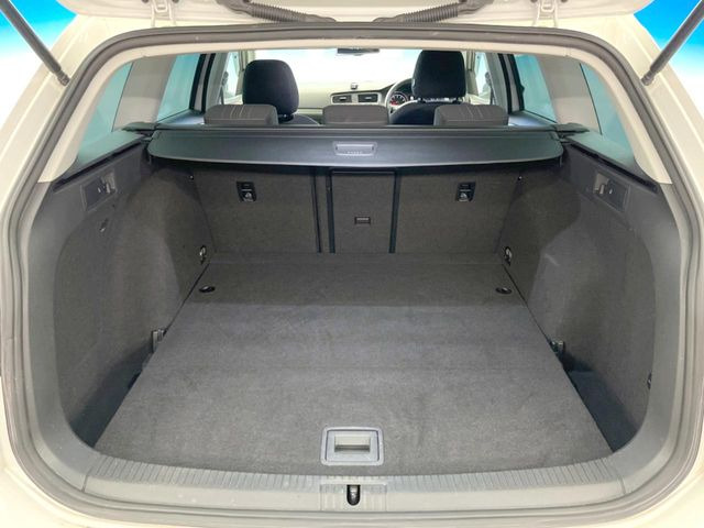 ●トランクルーム:趣味が広がる収容スペース!これだけの広さがあればお買い物やレジャーなどにも最適です!使用感も少なくきれいな状態を維持しております。