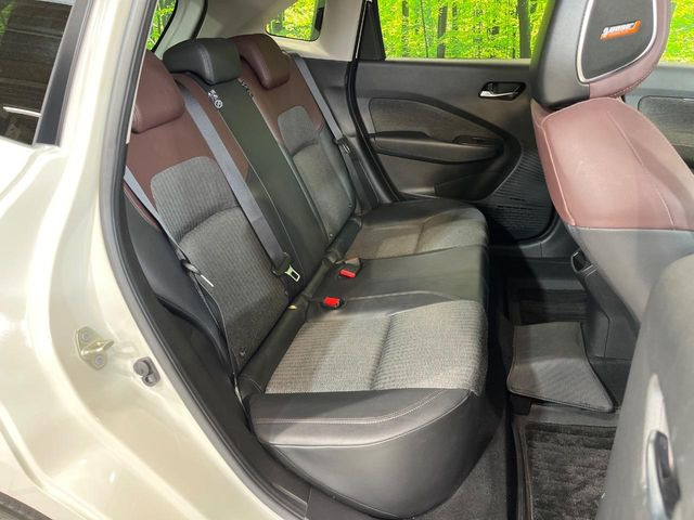 �R���p�N�g�J�[�ł����A�Z�J���h�V�[�g�͏\���ȍL����������K�ɂ���肢�������܂���V�[�g��|���đ傫�ȉו���ς񂾂�ƁA�p�r�̕����L��1��ł��B