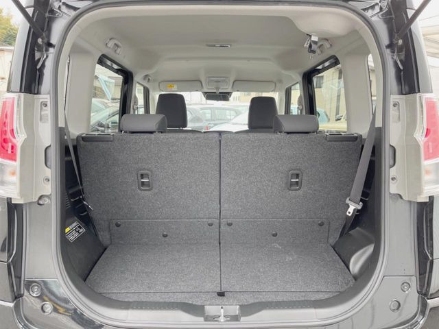 ���i�̂���������ʋ΁A���}���ɏ\���ȉ׎��X�y�[�X���m�ۂ��Ă���܂��B�Z�J���h�V�[�g��|���ƁA�傫�ȉו��̐ύڂ��\�ł���