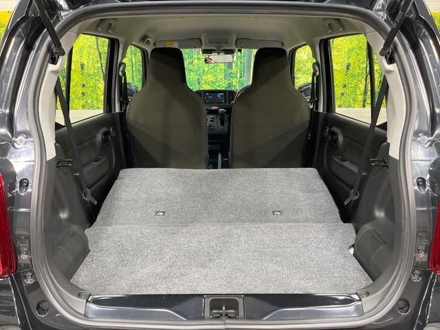 ���i�̂���������ʋ΁A���}���ɏ\���ȉ׎��X�y�[�X���m�ۂ��Ă���܂��B�Z�J���h�V�[�g��|���ƁA�傫�ȉו��̐ύڂ��\�ł���