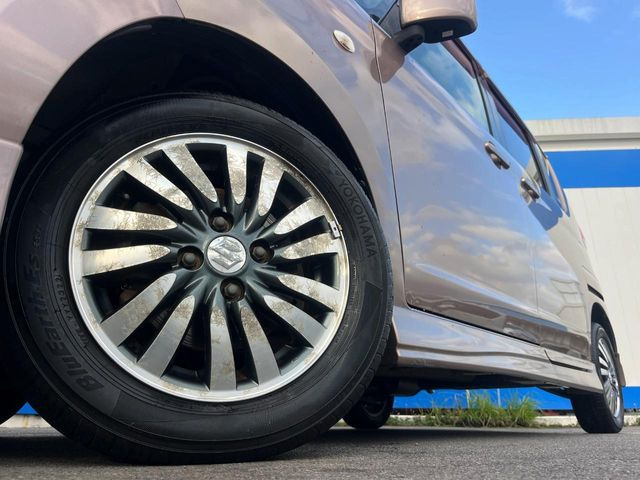 �y�����A���~�z�C�[���z�O�ςɃ}�b�`���������A���~�z�C�[���𑕒����Ă���܂��B�e��ЊO�A���~�z�C�[����A�X�^�b�h���X�^�C�����戵�����Ă���܂��B���񂲑��k����������