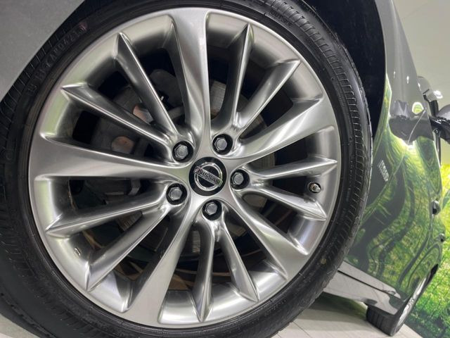 �y����18�C���`�A���~�z�C�[���z�O�ςɃ}�b�`���������A���~�z�C�[���𑕒����Ă���܂��B�e��ЊO�A���~�z�C�[����A�X�^�b�h���X�^�C�����戵�����Ă���܂��B���񂲑��k����������