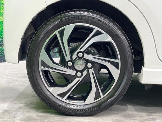 �y�����A���~�z�C�[���z�O�ςɃ}�b�`�����A���~�z�C�[���𑕒����Ă���܂��B�e��A���~�z�C�[����A�X�^�b�h���X�^�C�����戵�����Ă���܂��B���񂲑��k����������