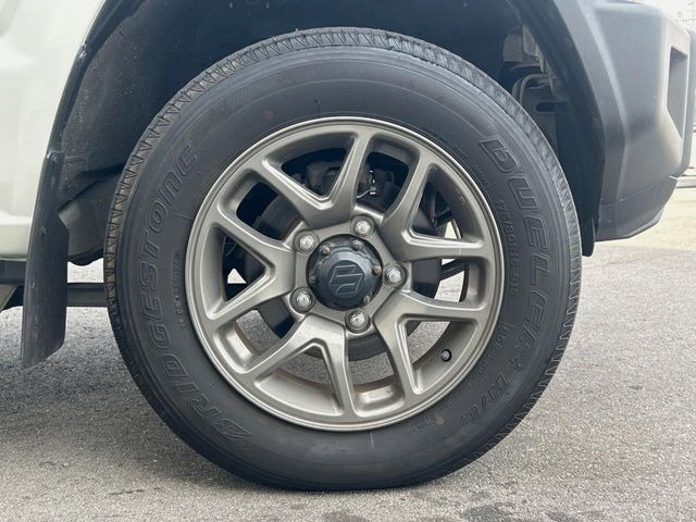 �y����16�C���`�A���~�z�C�[���z�O�ςɃ}�b�`���������A���~�z�C�[���𑕒����Ă���܂��B�e��ЊO�A���~�z�C�[����A�X�^�b�h���X�^�C�����戵�����Ă���܂��B���񂲑��k����������