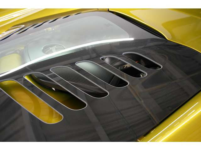 3.8L V型8気筒DOHCツインターボ、675ps/71.4kgm、全長&times;全幅&times;全高mm 4546&times;1908&times;1192mm