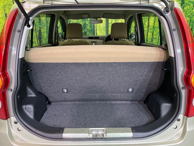 ���i�̂���������ʋ΁A���}���ɏ\���ȉ׎��X�y�[�X���m�ۂ��Ă���܂��B�Z�J���h�V�[�g��|���ƁA�傫�ȉו��̐ύڂ��\�ł���