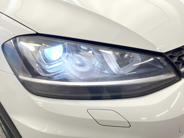 ●HIDヘッドライト:明るく前方を照らしてくれるので、悪天候や夜間の走行時も視界良好で安心してお乗りいただけます。