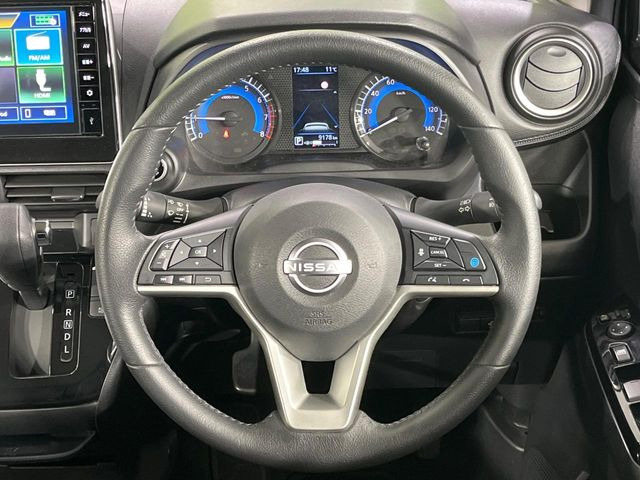 �y�����v�����X�e�A�����O�z�㎿�Ȋv���g�p���邱�ƂŁA��ɂ����������݂ƂĂ��^�]���₷���n���h���ł���