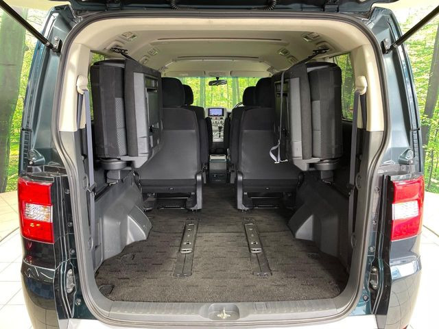 ���i�̂���������ʋ΁A���}���ɏ\���ȉ׎��X�y�[�X���m�ۂ��Ă���܂��B�Z�J���h�V�[�g��|���ƁA�傫�ȉו��̐ύڂ��\�ł���