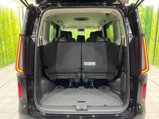 ���i�̂���������ʋ΁A���}���ɏ\���ȉ׎��X�y�[�X���m�ۂ��Ă���܂��B�Z�J���h�V�[�g��|���ƁA�傫�ȉו��̐ύڂ��\�ł���