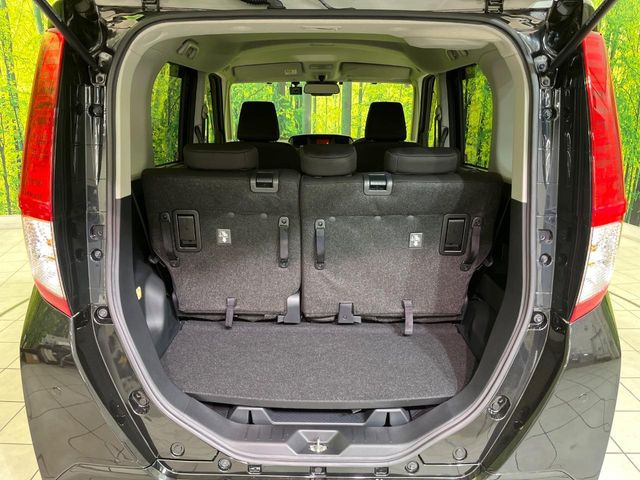 ���i�̂���������ʋ΁A���}���ɏ\���ȉ׎��X�y�[�X���m�ۂ��Ă���܂��B�Z�J���h�V�[�g��|���ƁA�傫�ȉו��̐ύڂ��\�ł���