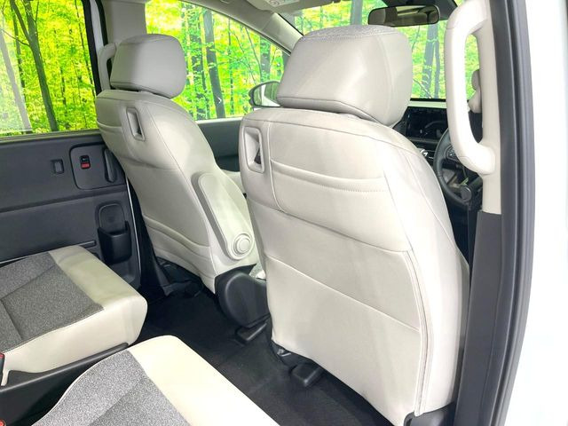 高品質なオリジナルフロアマットもオプションにてご用意しております。お好きなデザインやカラーをお車に合わせて選んでいただくことができます♪