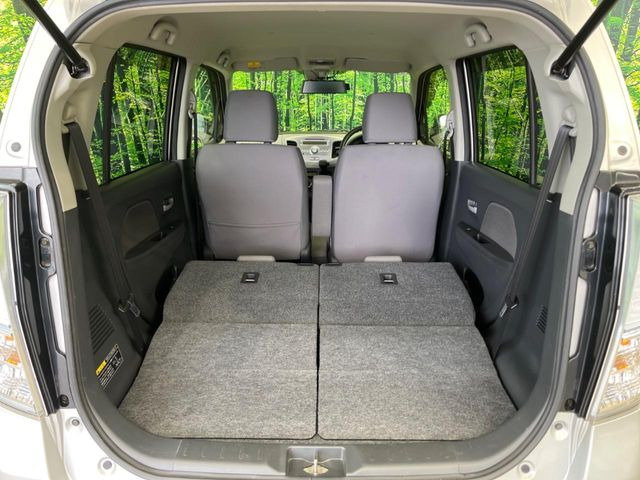 ���i�̂���������ʋ΁A���}���ɏ\���ȉ׎��X�y�[�X���m�ۂ��Ă���܂��B�Z�J���h�V�[�g��|���ƁA�傫�ȉו��̐ύڂ��\�ł���